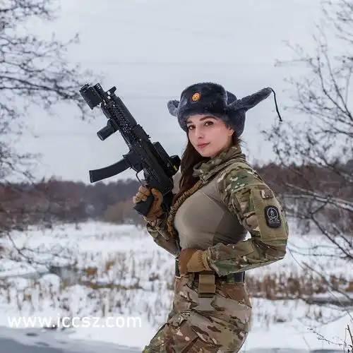 他们穿得破烂,不顾保安阻拦,扯着嗓子喊我的小名入场
