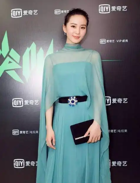 1米73的关晓彤为何总被吐槽土气这一点她真的比不上刘诗诗
