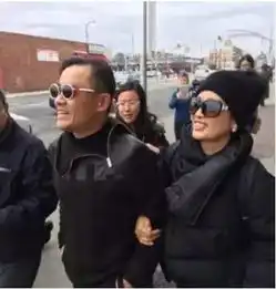 周立波案好兄弟突然反水豪车后宫看傻网友组图
