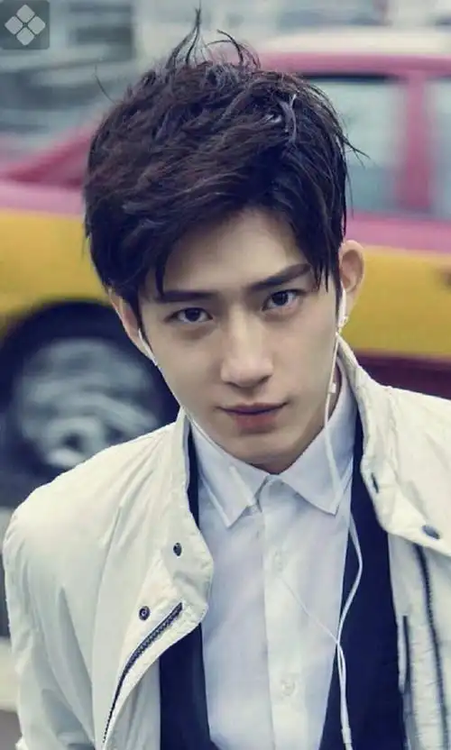 井柏然不满月被遗弃,60岁奶奶靠拾荒养大,成名后父母反倒来相认
