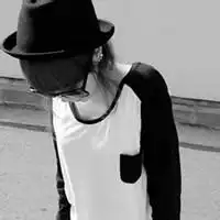 女生头像黑白简约图片微信头像图片大全
