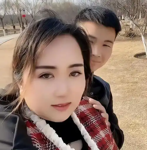 发现女友50岁后续女方回应看错人了,他不是顶天立地的男子汉
