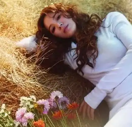 这些明星都晒过复古卷发,风情万种,韵味十足,谁最适合这发型
