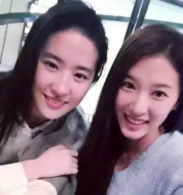 明星替身容颜完胜本尊,难道是失散多年的兄弟姐妹
