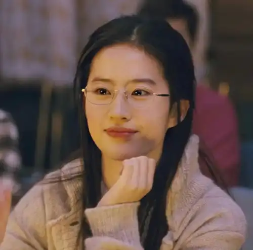 刘亦菲头像进来看甜妹
