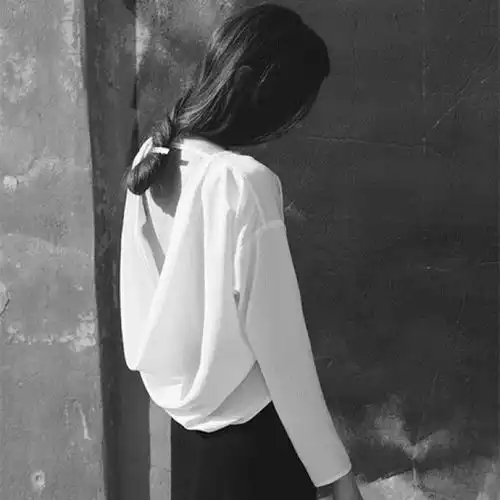 别等着他来哄你了,姑娘,主动才有故事
