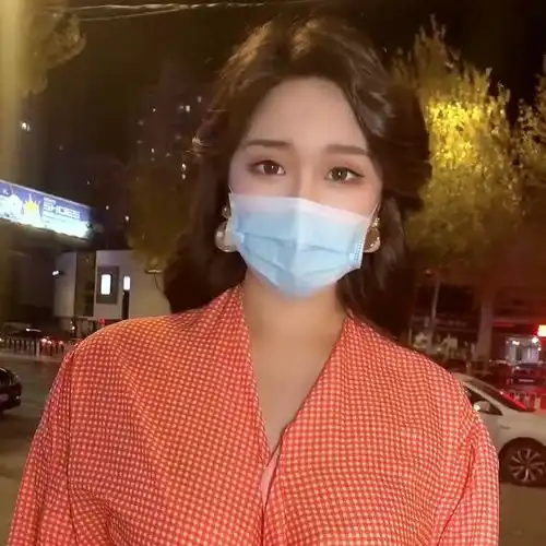 留联系方式前要现摘口罩,小伙这个反应,到底是什么意思
