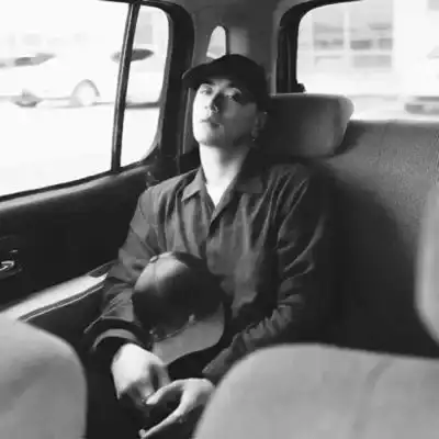 黑色头像男高清黑色霸气真人头像男
