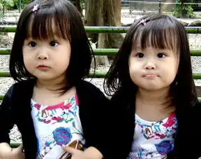 台湾人气双胞胎已上初中亭亭玉立变无敌美少女
