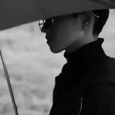 男生头像以为你我相信真爱
