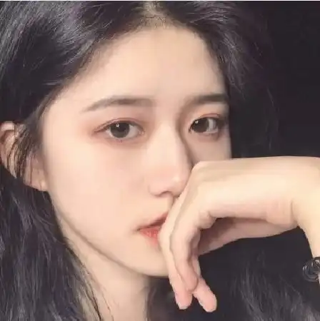 女孩若习惯这3种动作,鼻子会越来越挺,早晚秒变耐看脸
