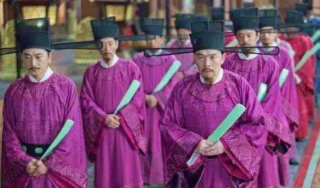 大臣上朝,唐朝坐,宋朝站,清朝跪,文化是倒退还是进步了
