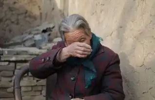 一对九旬老夫妻留守农村的现状死在家里都没人知道
