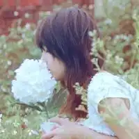 急求白色花朵的意境女生头像

