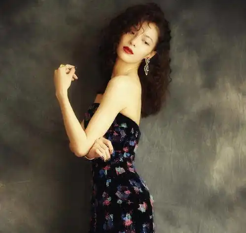 孙俪不进影圈原因成谜,被指年龄太大错失机遇,资源不如钟楚曦
