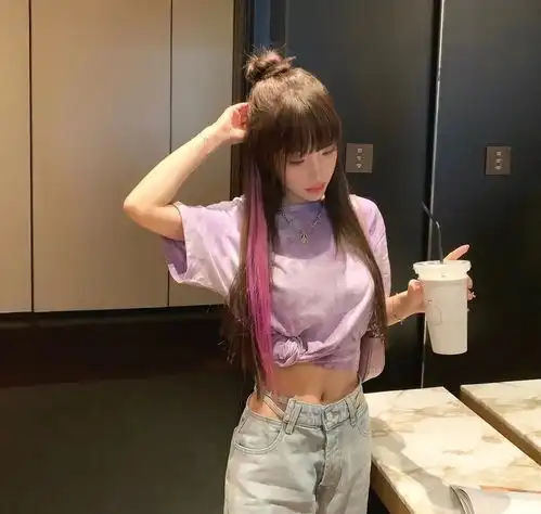 杨幂李小璐近照曝光,一个事业线迷人一个马甲线抢镜,都是辣妈
