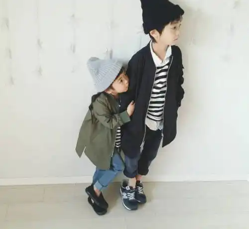 4岁小萝莉ins走红,2万人围观穿衣,网友又要骗我们生女儿了
