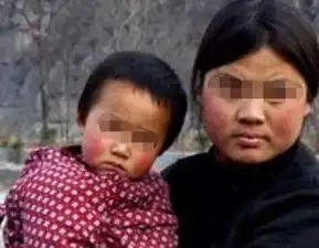 嫌妻子太丑,男子外出打工十年不归,回来后看到妻子,却惭愧落泪
