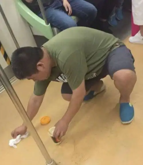 13岁男孩摸女医生屁股,父母造伪证逼人自杀亲手培养出一个强奸犯,你这爹妈当的真tm伟大

