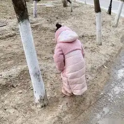 伊能静晒女儿超欣慰,米粒堆出一家三口雪人,穿羽绒服漫步好开心
