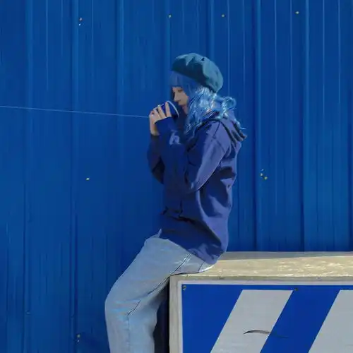 蓝色真人情头男生对自己喜欢的女生能有多好
