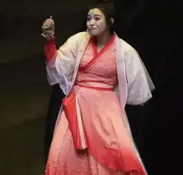 陈妍希又出雷人造型紫霞仙子变身紫霞胖子,腰围太耀眼
