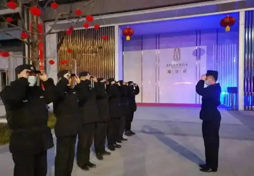 事发紧急,小区物业管家迅速反应
