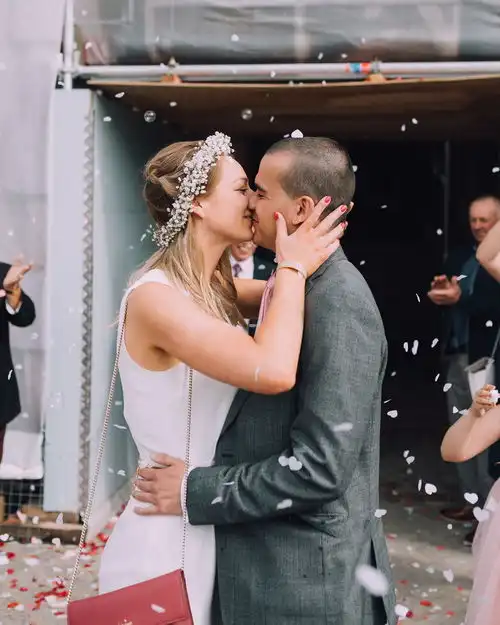 女人,你是否用了很多年去等待一个男人
