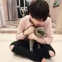 男头抱猫头像动漫微信头像图片大全
