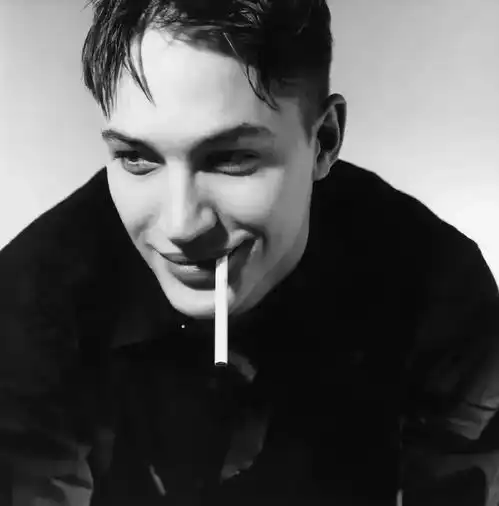 不露脸的汤老师,毒液中独当一面,不红才怪
