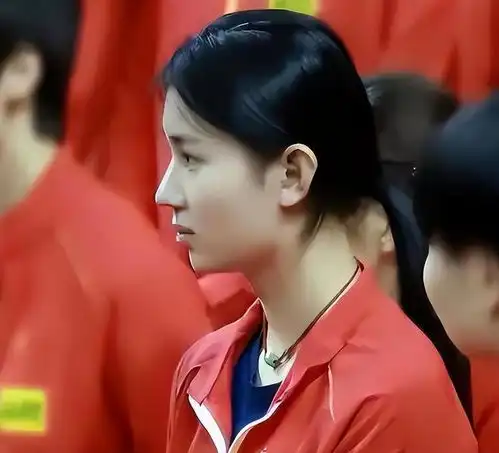 不靠脸靠实力,国乒21岁美女,侧脸神似高圆圆,曾击败孙颖莎
