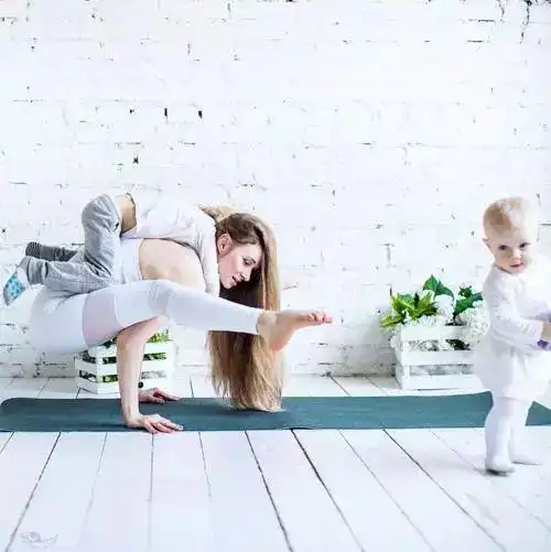 她是我见过的最美的瑜伽妈妈,没有之一
