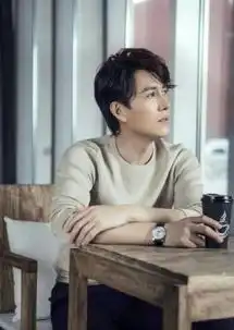 勒东的萌儿子为何只有背影,他背后的女人是谁
