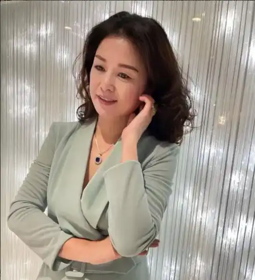 为什么大妈再怎么打扮,依然显得是大妈看了这3点就懂了
