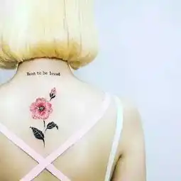 伴有色彩的纹身搭配
