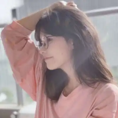 笑得很治愈的女生头像笑的很暖很甜
