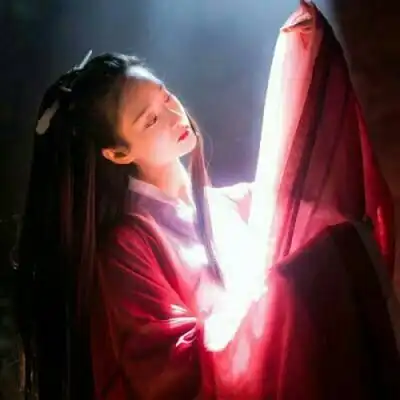 qq头像女生古风红衣,高清好看的红衣女头像伤感古风图片
