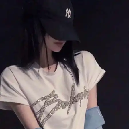 qq女生头像大全,优质冷酷的美女
