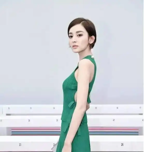 这只佛系青蛙带火了原谅色
