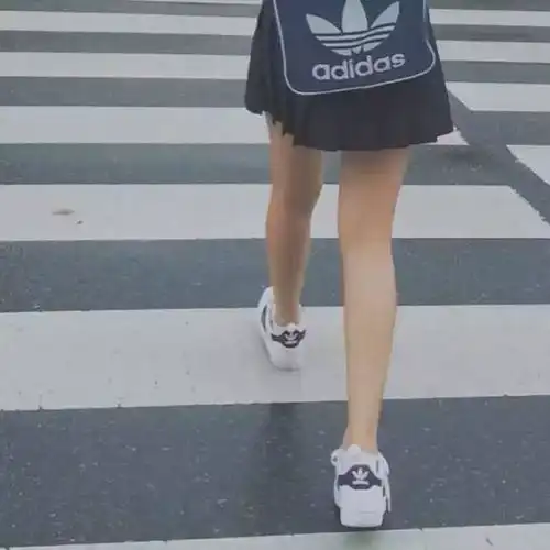 我这么可爱为什么要上学
