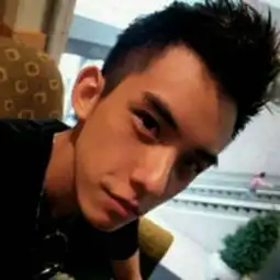 有谁哪位亲知道这个帅男是谁不咯
