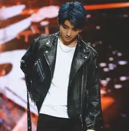 梦里想的都是他王俊凯一头蓝色头发令粉丝尖叫不已
