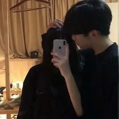 含蓄却很正式的官宣朋友圈文案
