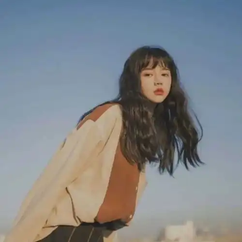 女生头像越长大越孤单
