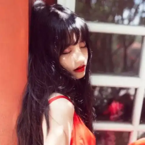 头像我们都是在深夜里偷偷崩溃过的俗人
