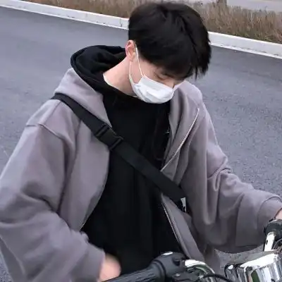 超拽侧脸男生帅气头像,侧脸霸气又酷酷的男生头像
