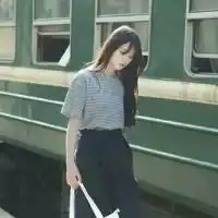 别那么强颜欢笑的对我说我没事,想哭就哭
