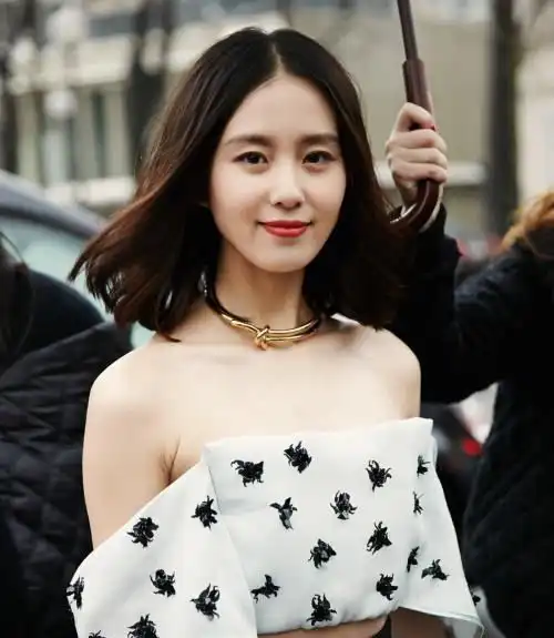 刘诗诗参加产后第一次活动,气质成熟优雅,身体状况良好
