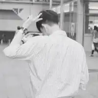 唱着爱情的空城计头像背影男生微信头像图片大全
