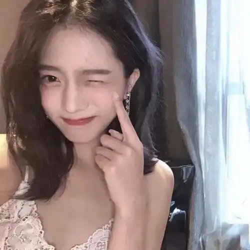 俏皮可爱真人女生头像
